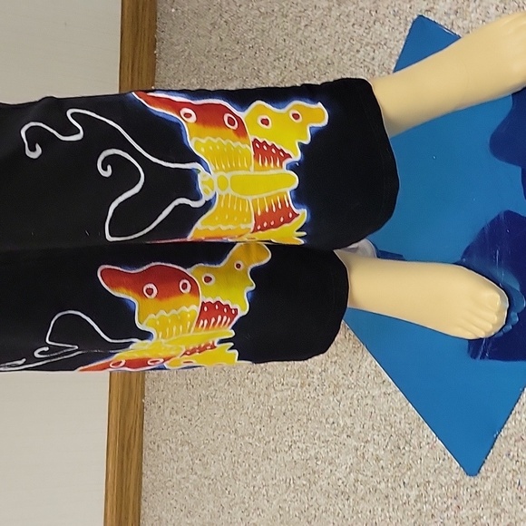 Designs by Naomi artistic yoga pants w/butterflies. Women's medium. Black - Picture 3 of 6